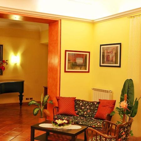 Borgo Dei Castelli Hotel โกรตาเฟราตา ภายนอก รูปภาพ
