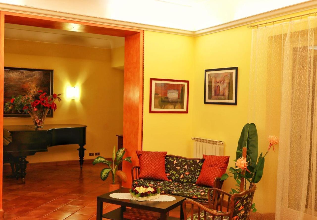 Borgo Dei Castelli Hotel โกรตาเฟราตา ภายนอก รูปภาพ